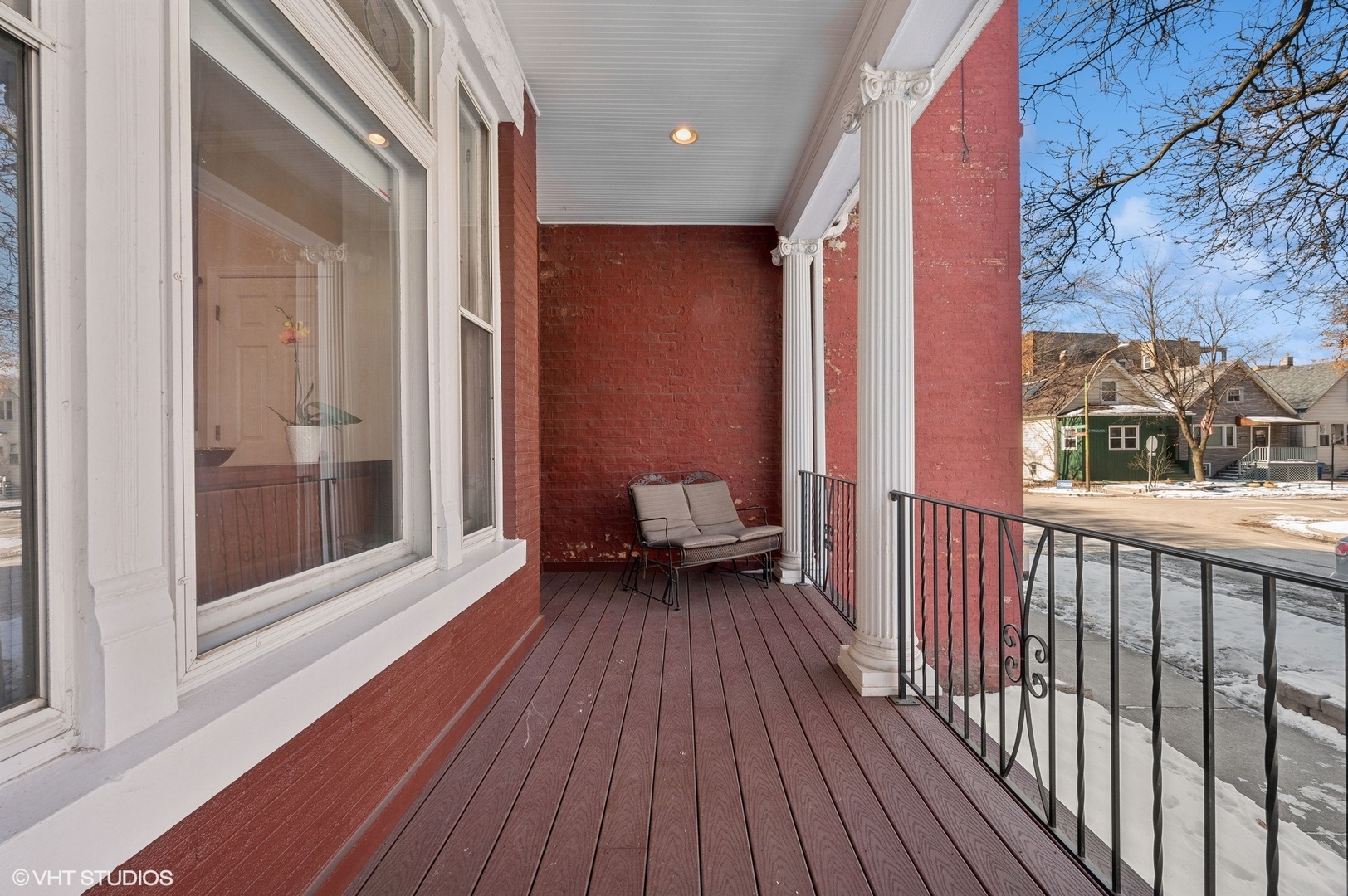 1655 W Byron Street Property Photo 2