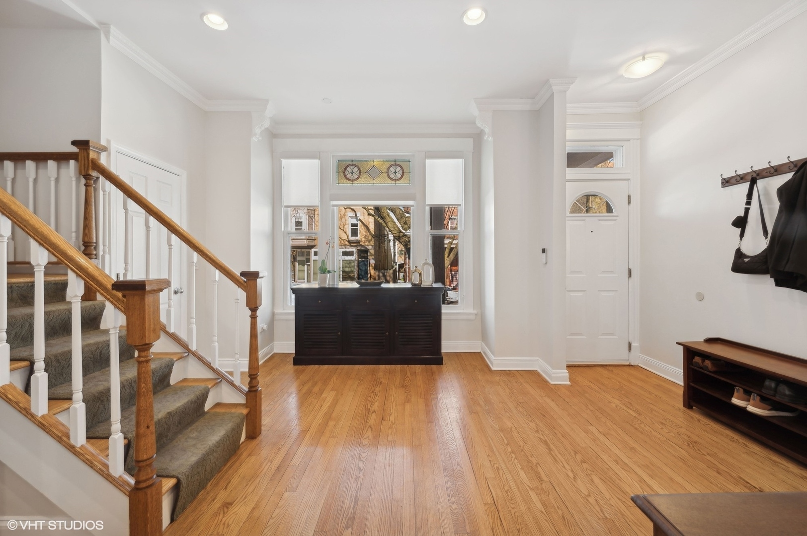 1655 W Byron Street Property Photo 4