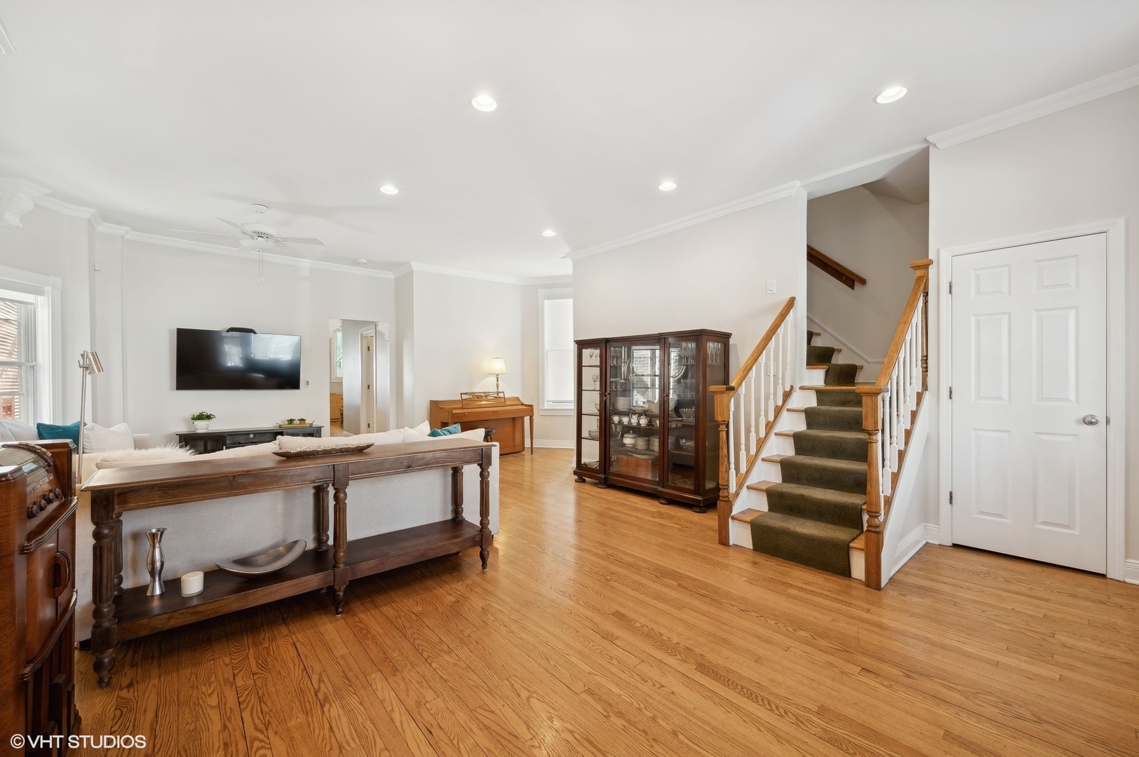 1655 W Byron Street Property Photo 7