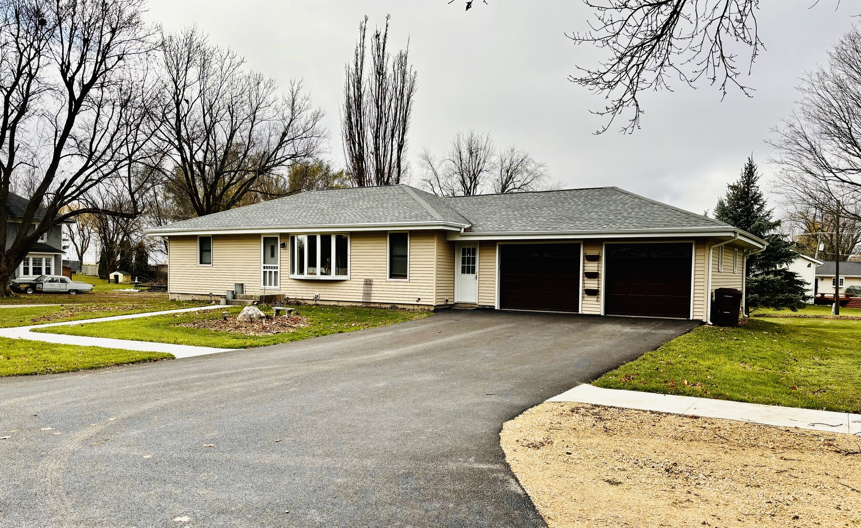 743 2nd Street Property Photo