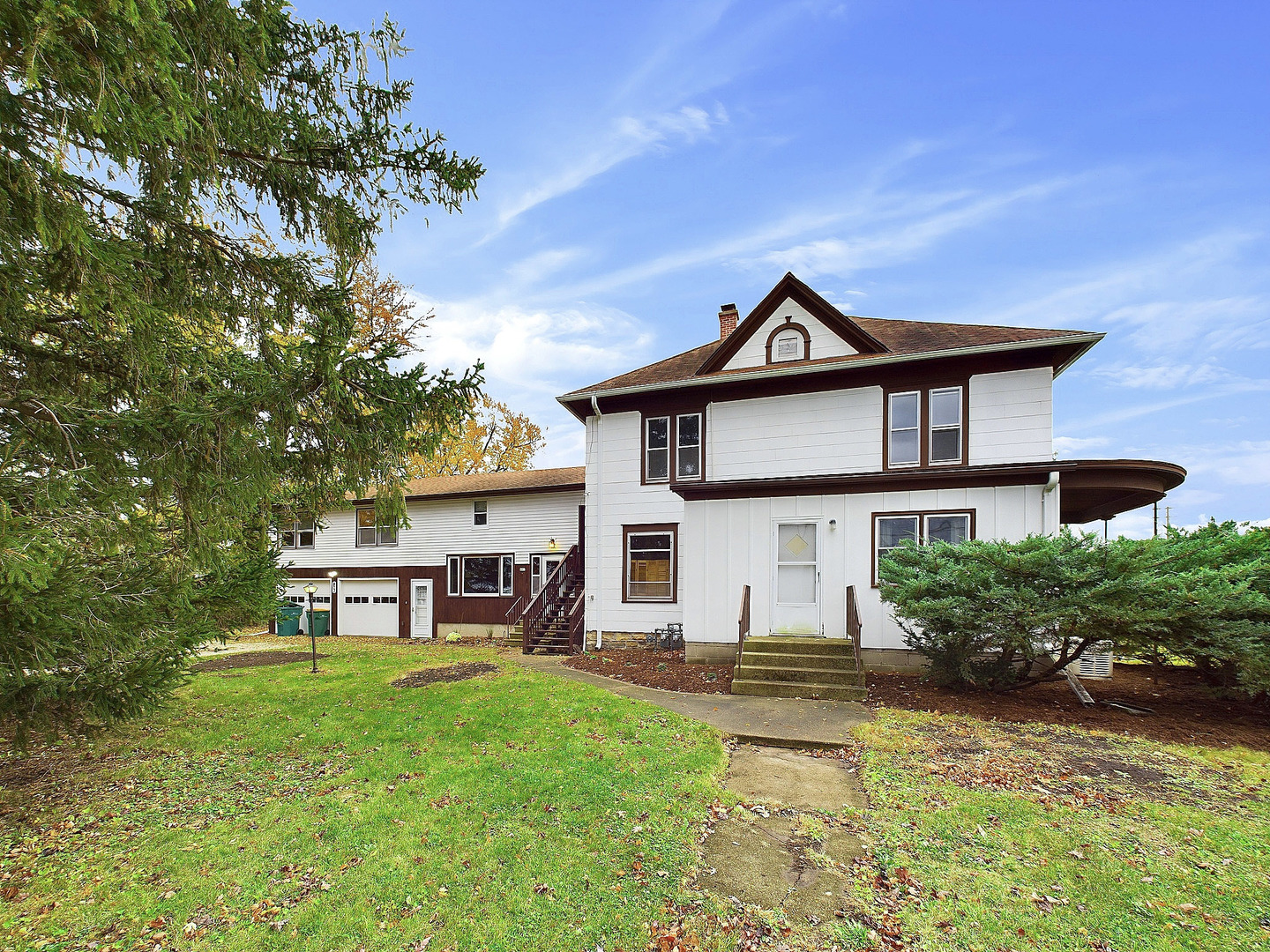 401 E Van Buren Street Property Photo