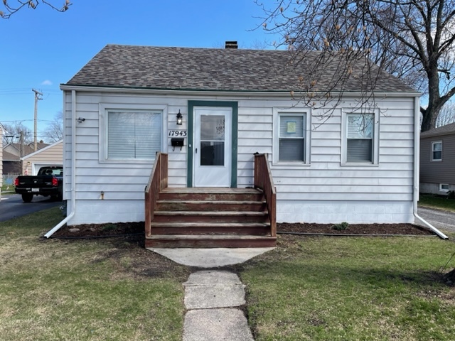17943 Ridgewood Avenue Property Photo 1