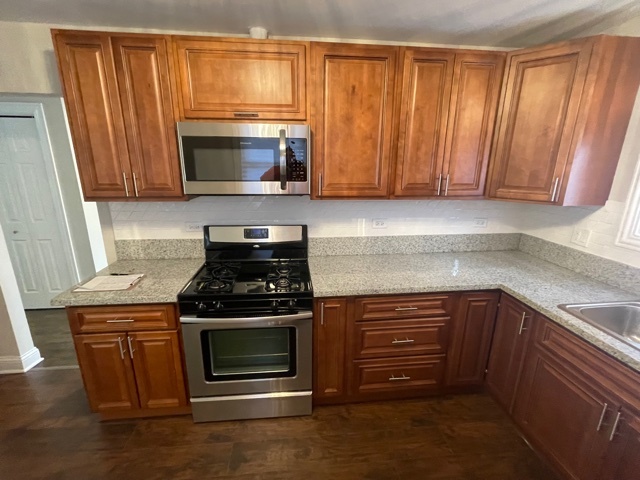 16329 Hermitage Avenue Property Photo 3