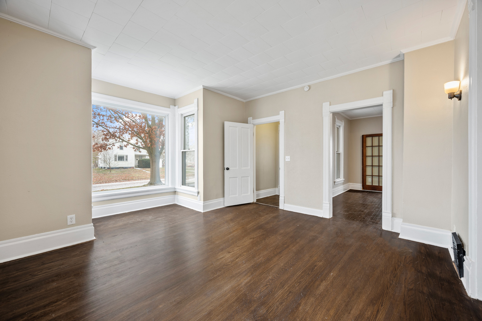 427 E Orleans Street Property Photo 4
