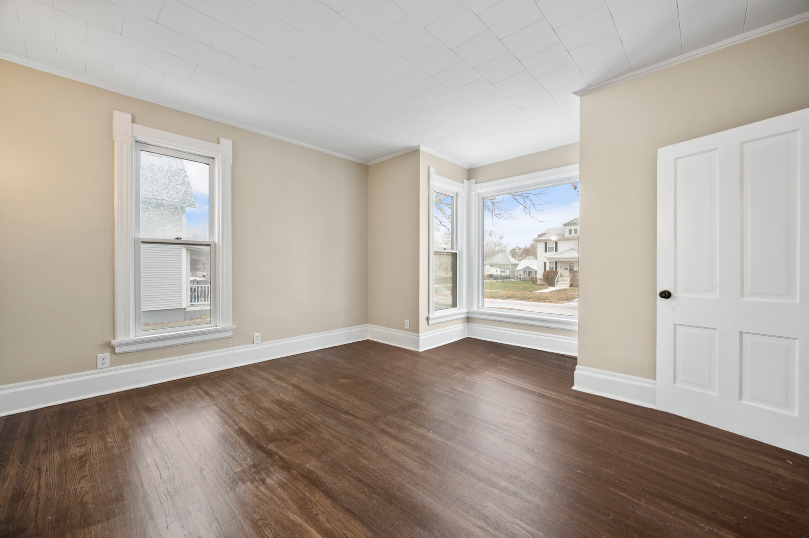 427 E Orleans Street Property Photo 5