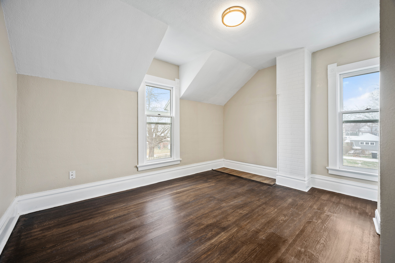 427 E Orleans Street Property Photo 8