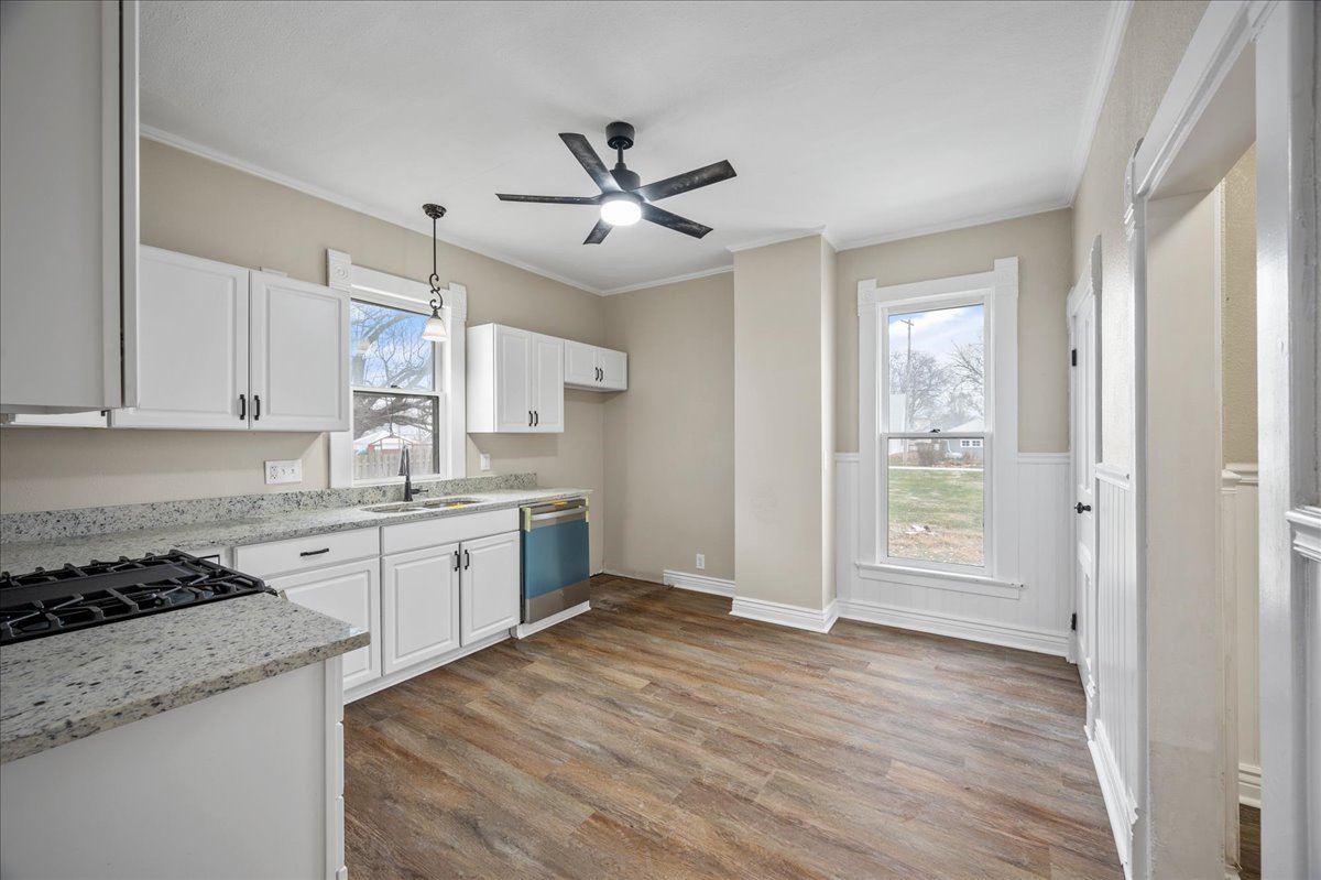 427 E Orleans Street Property Photo 11