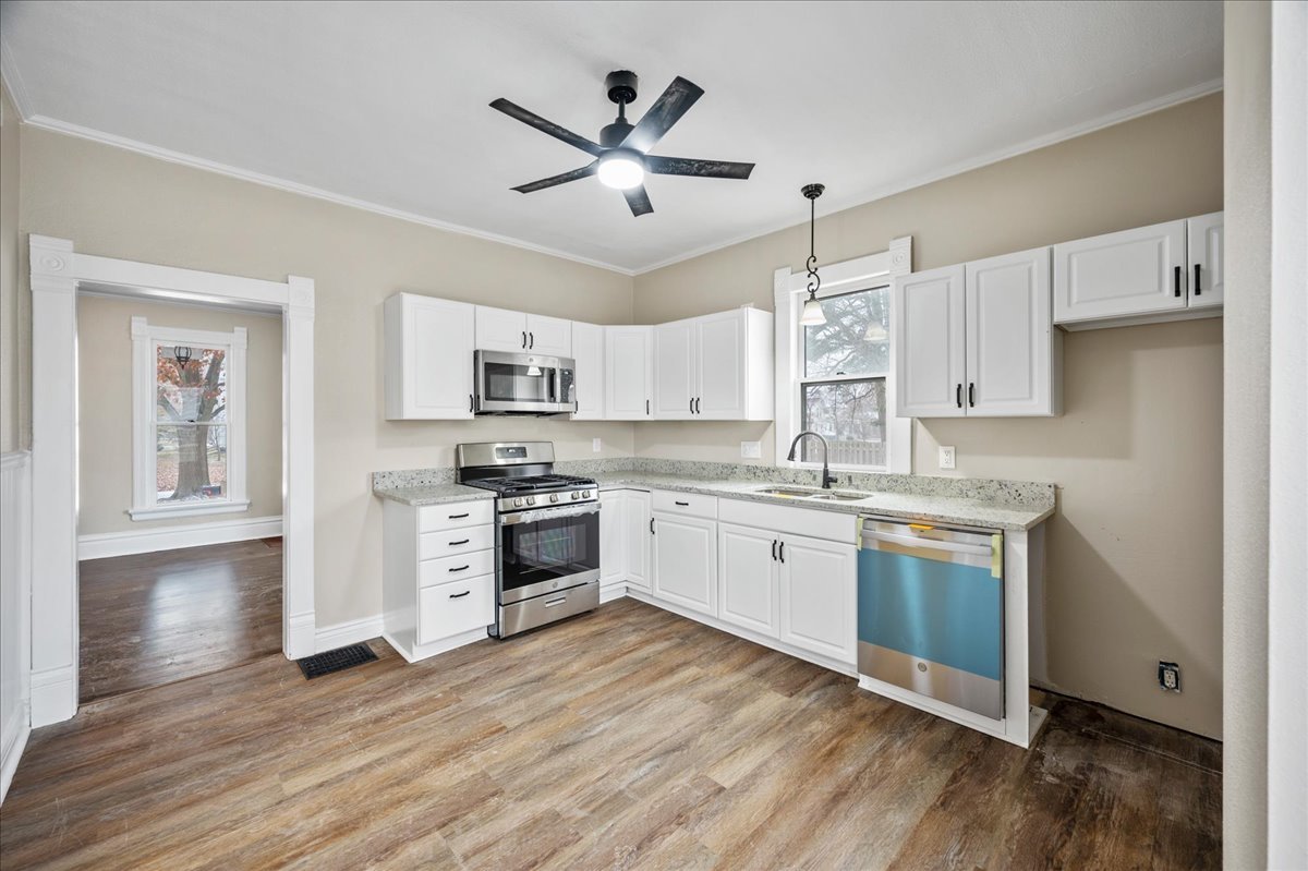 427 E Orleans Street Property Photo 12