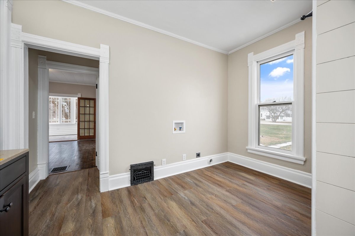 427 E Orleans Street Property Photo 16