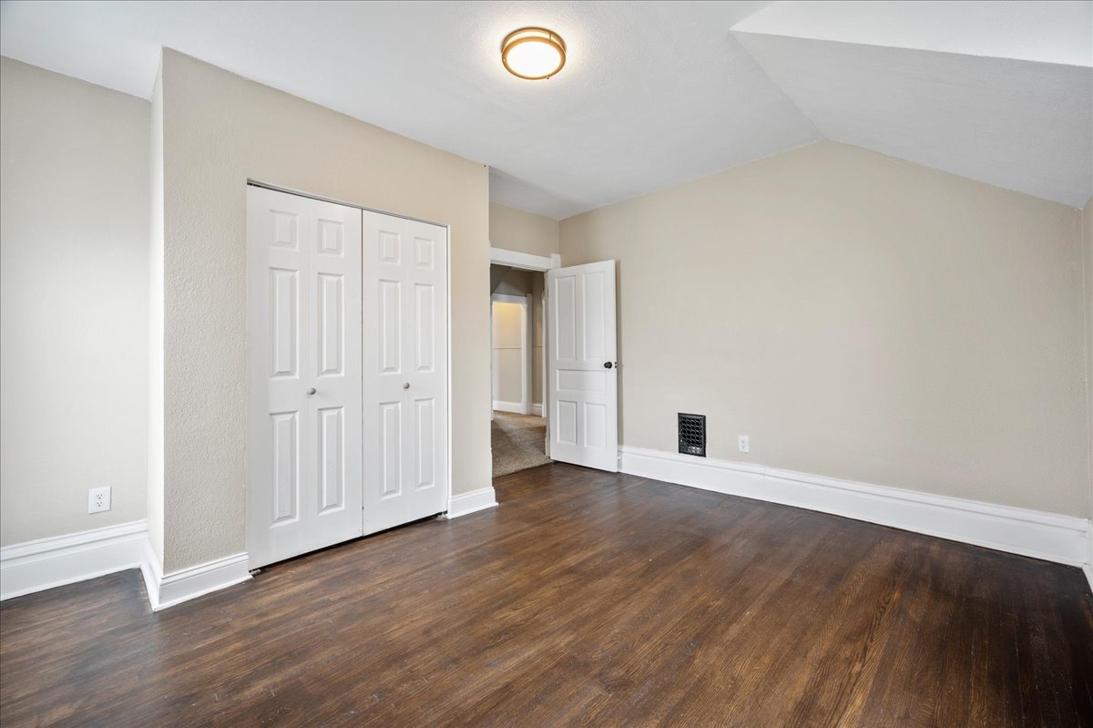 427 E Orleans Street Property Photo 18