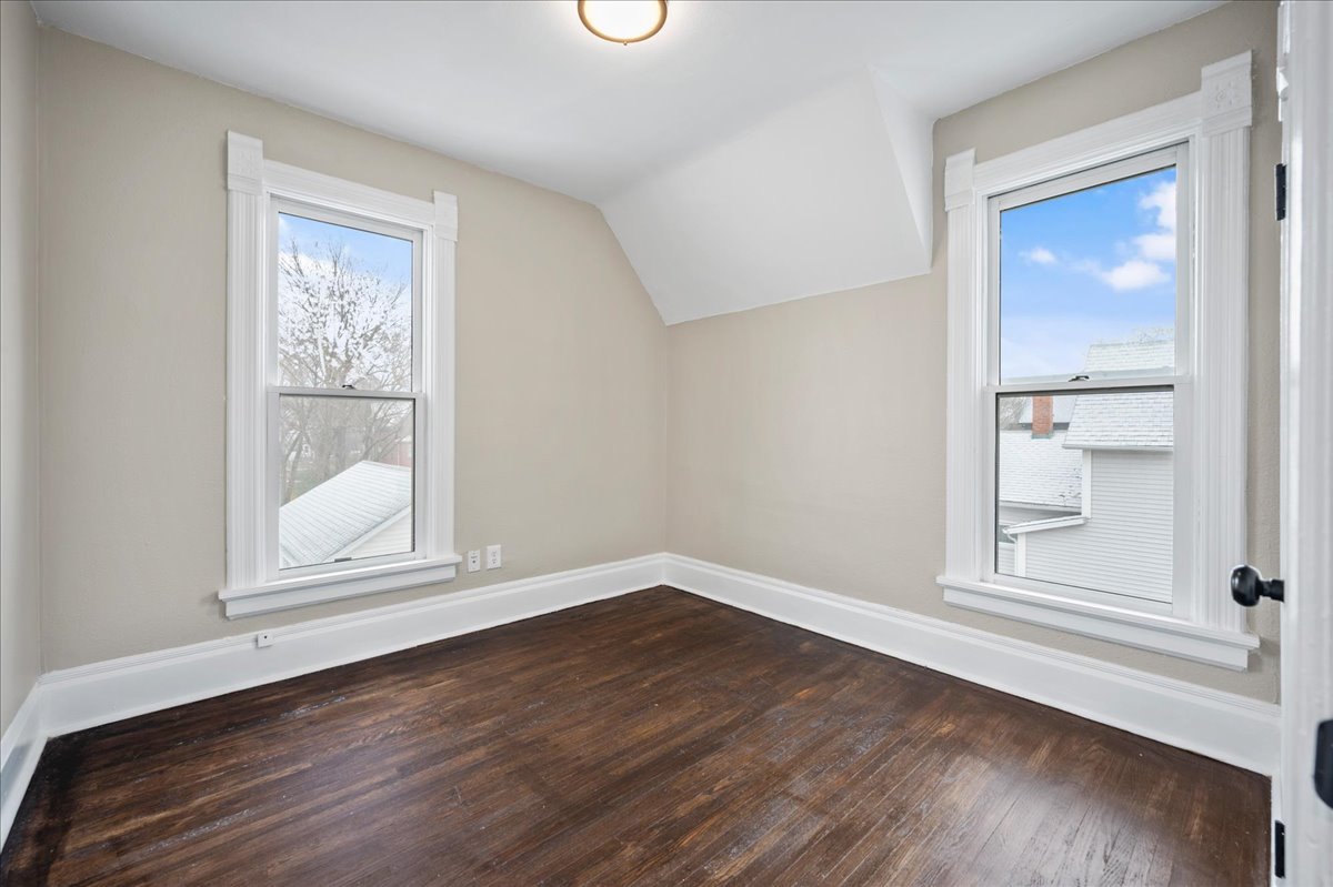 427 E Orleans Street Property Photo 20