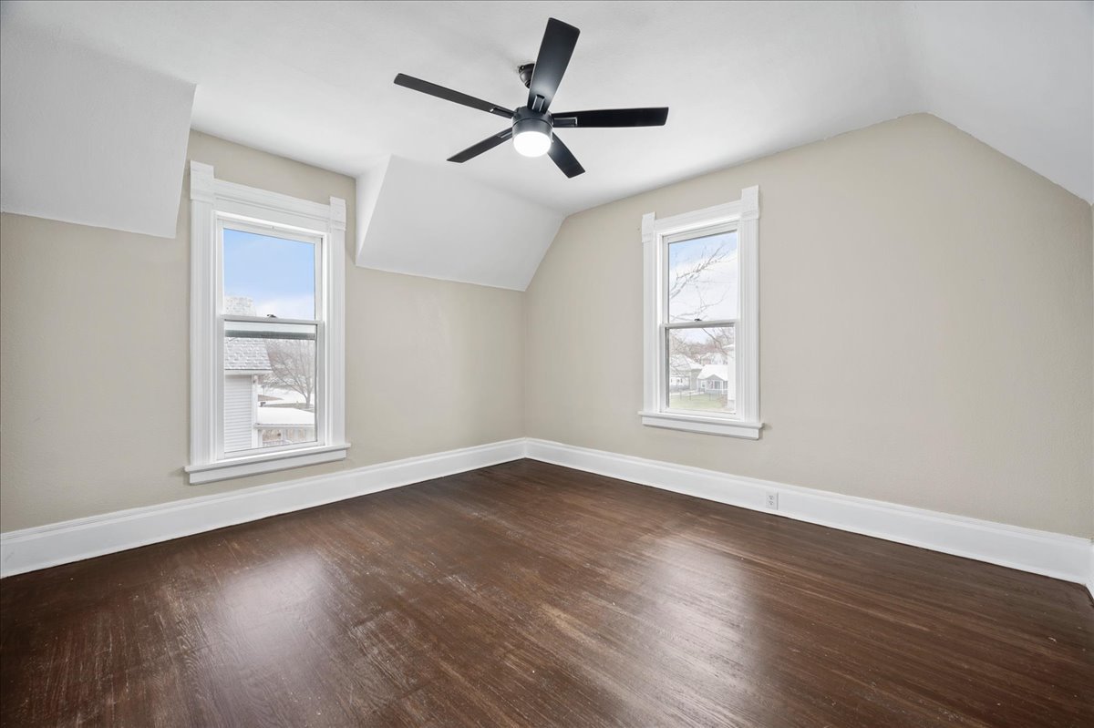 427 E Orleans Street Property Photo 21