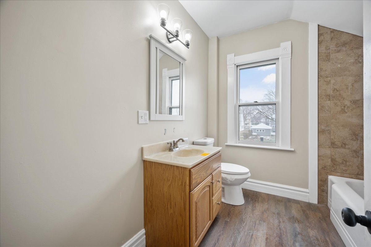 427 E Orleans Street Property Photo 22