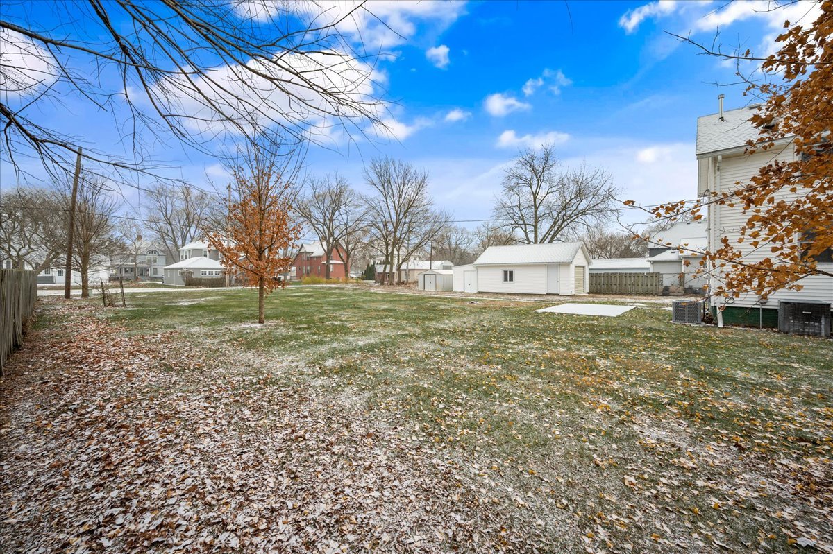 427 E Orleans Street Property Photo 23