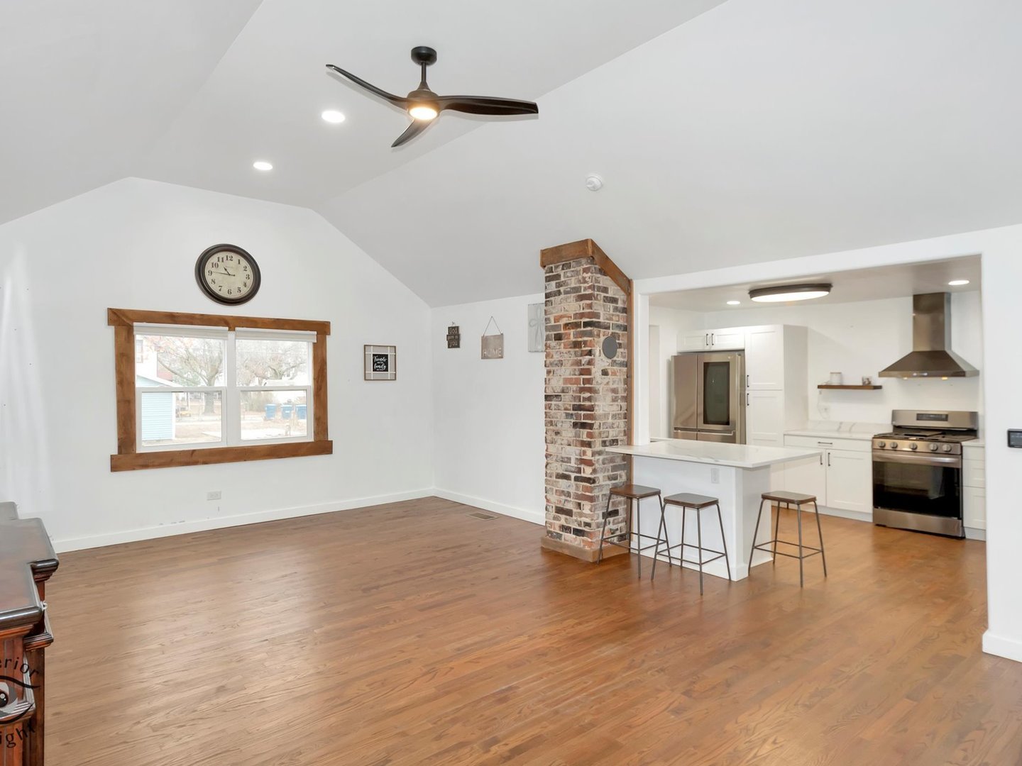 220 N Market Street Property Photo 5