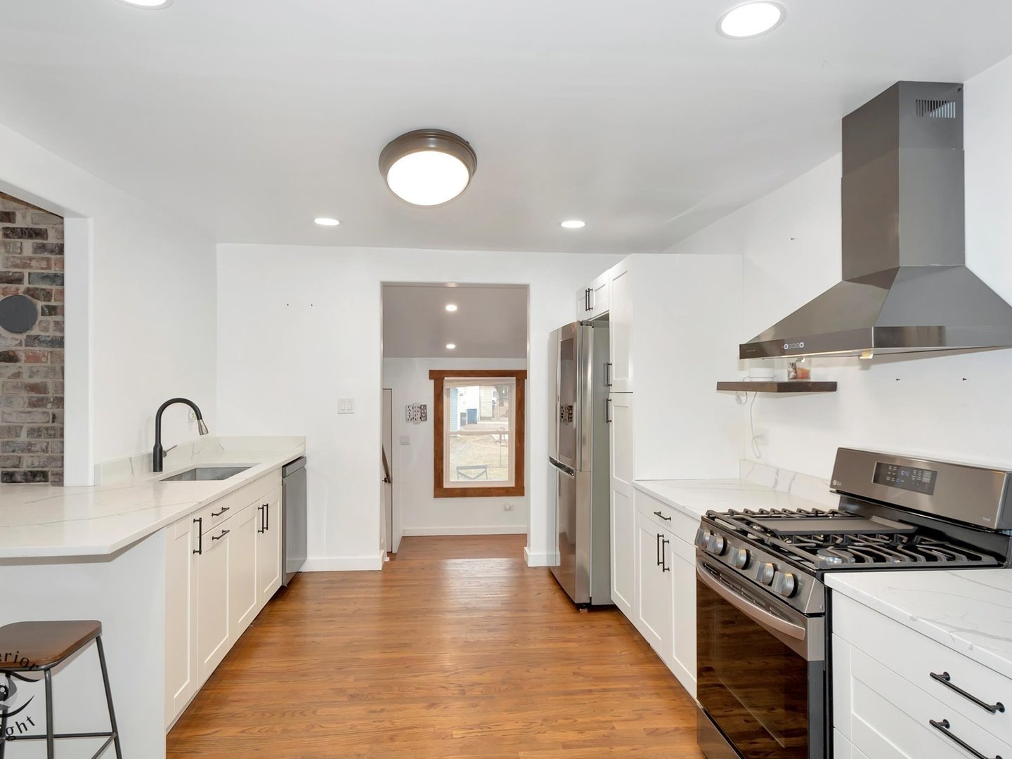 220 N Market Street Property Photo 7