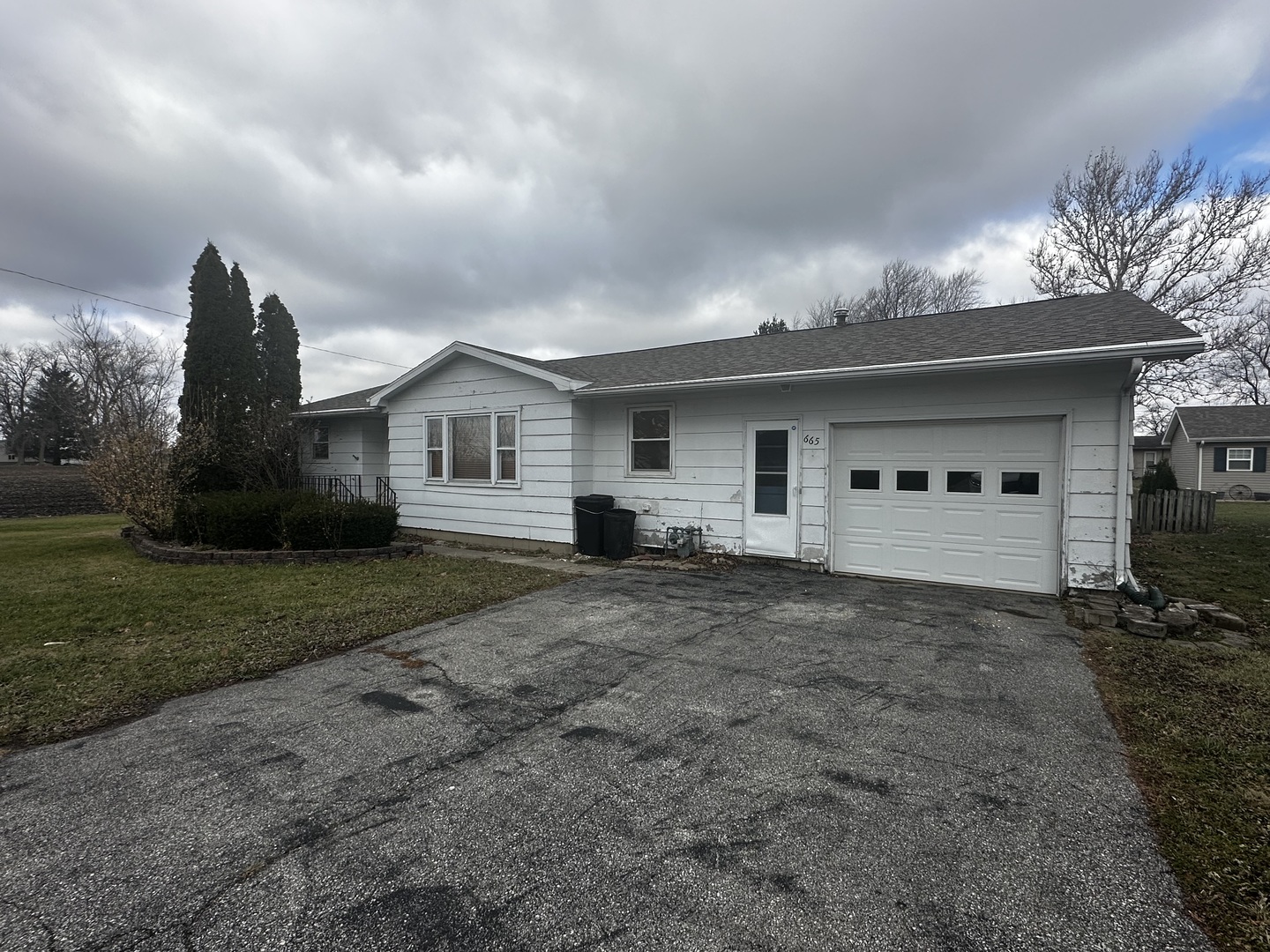 665 W Blue Street Property Photo