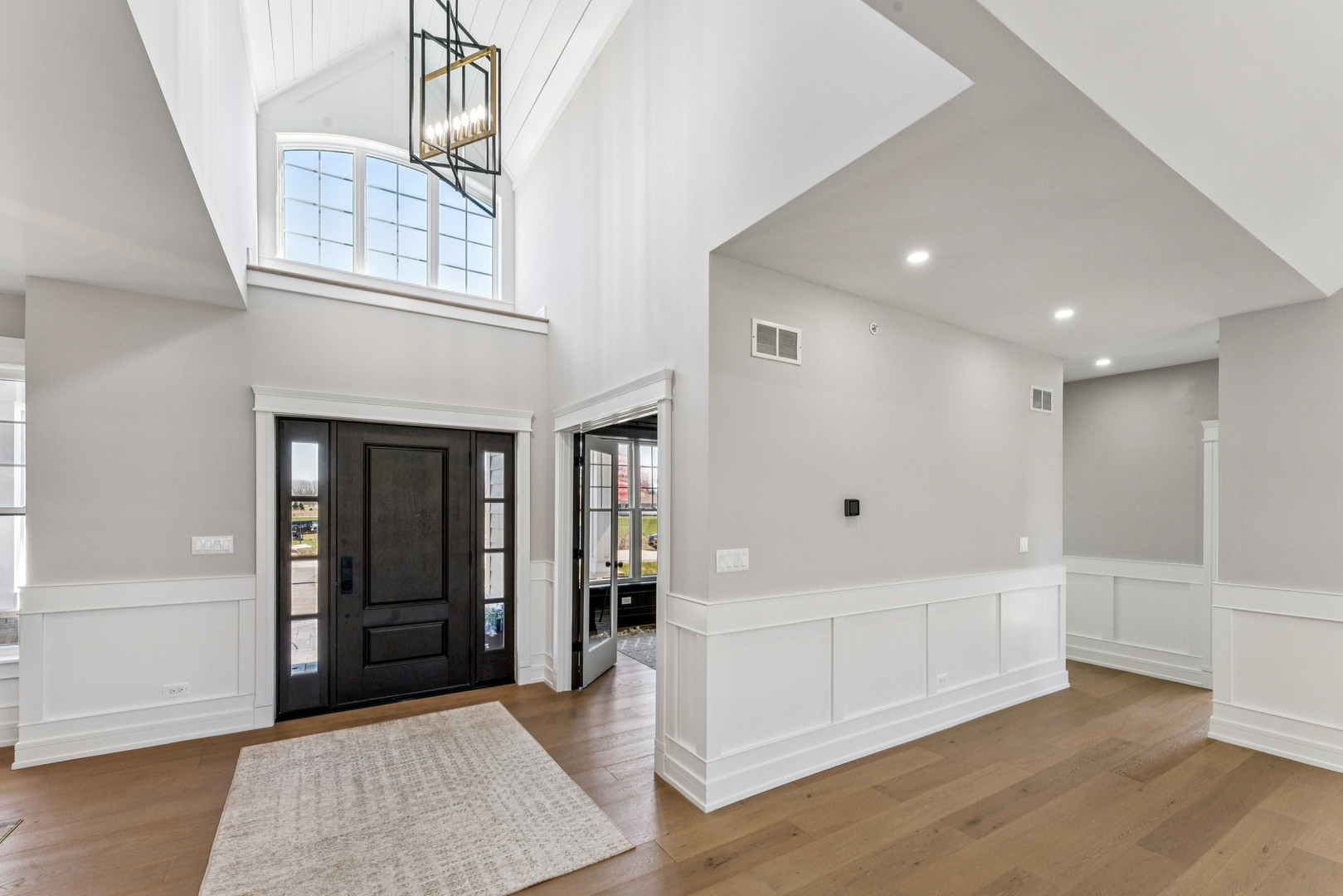 10408 Henning Drive Property Photo 3