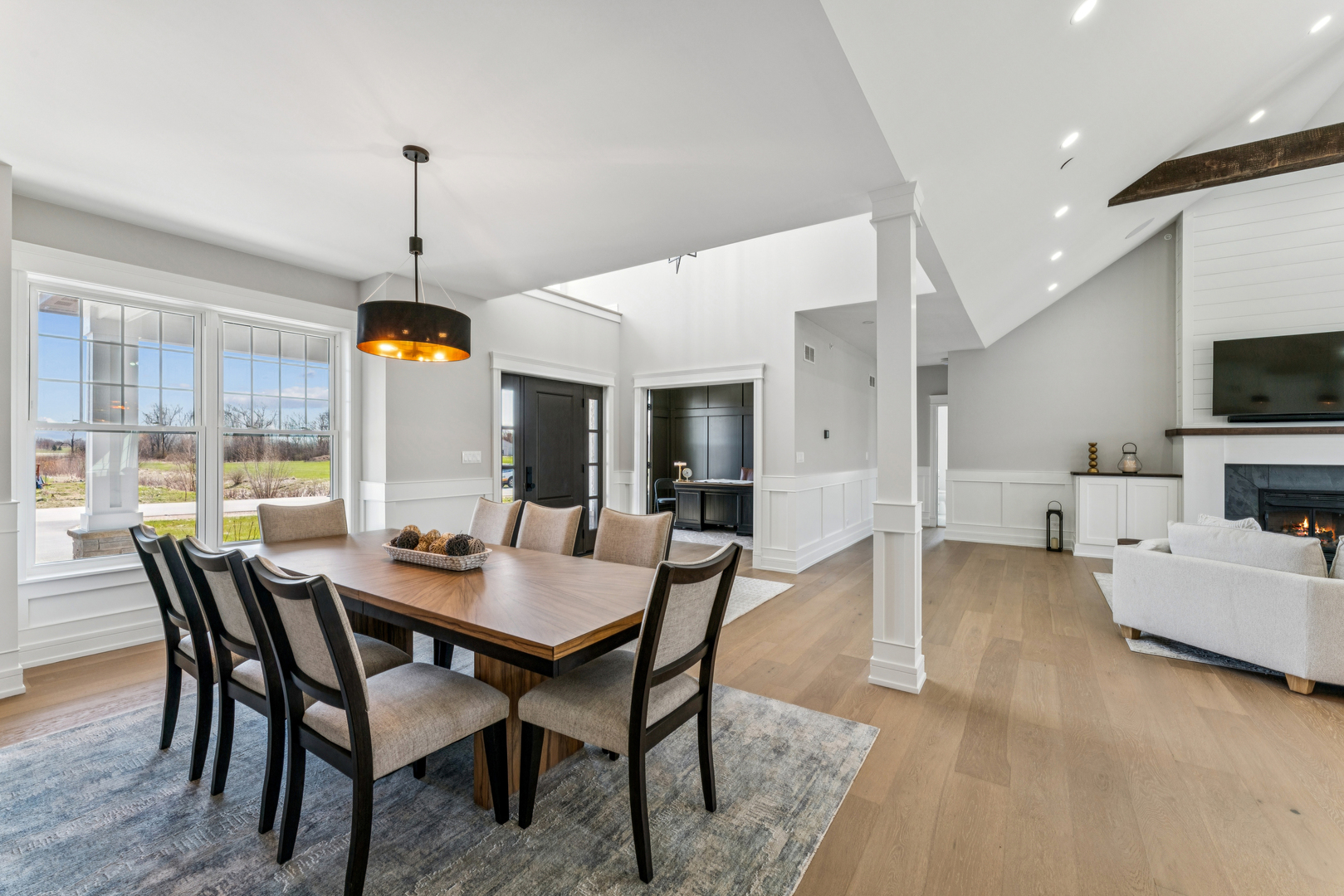 10408 Henning Drive Property Photo 4