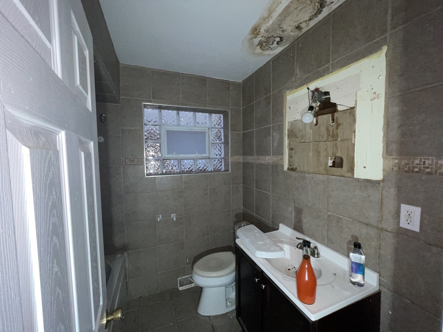 2319 W 115th Street Property Photo 3
