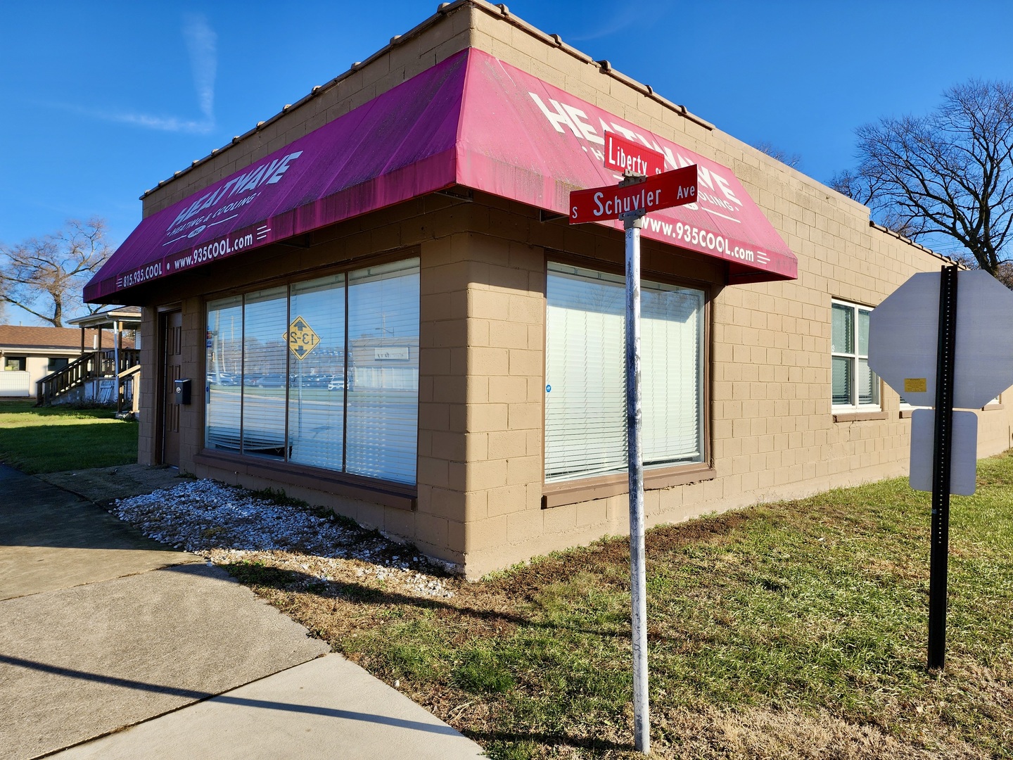 298 S Schuyler Avenue Property Photo 3