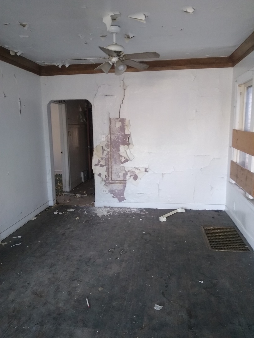 9911 S La Salle Street Property Photo 3