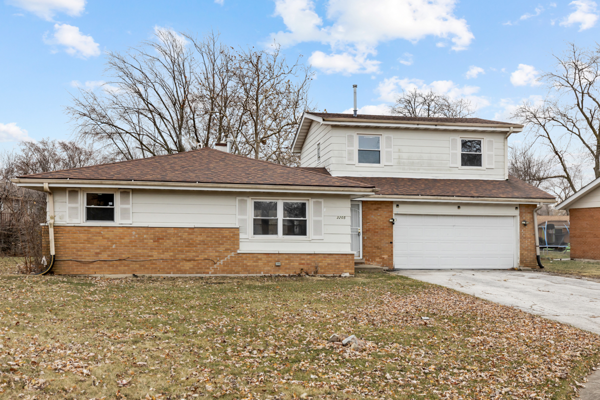 3205 Oak Court Property Photo