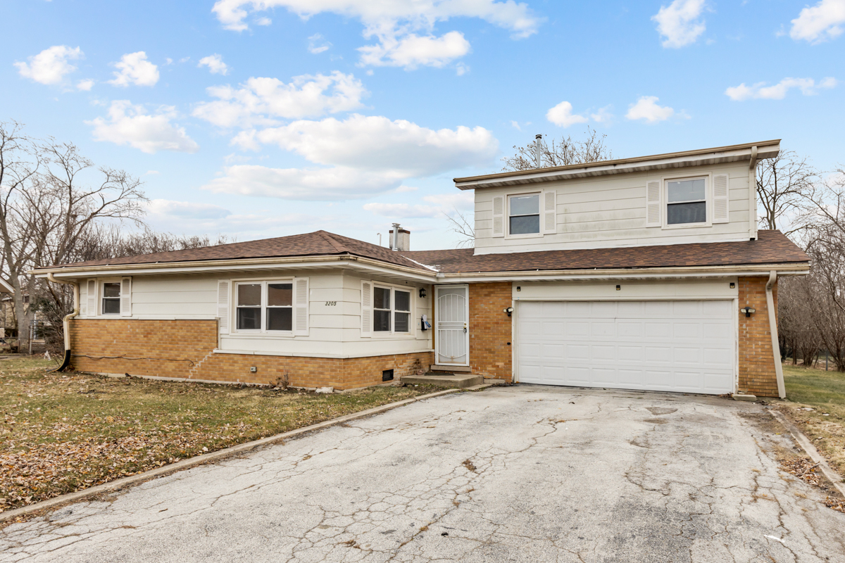3205 Oak Court Property Photo 2