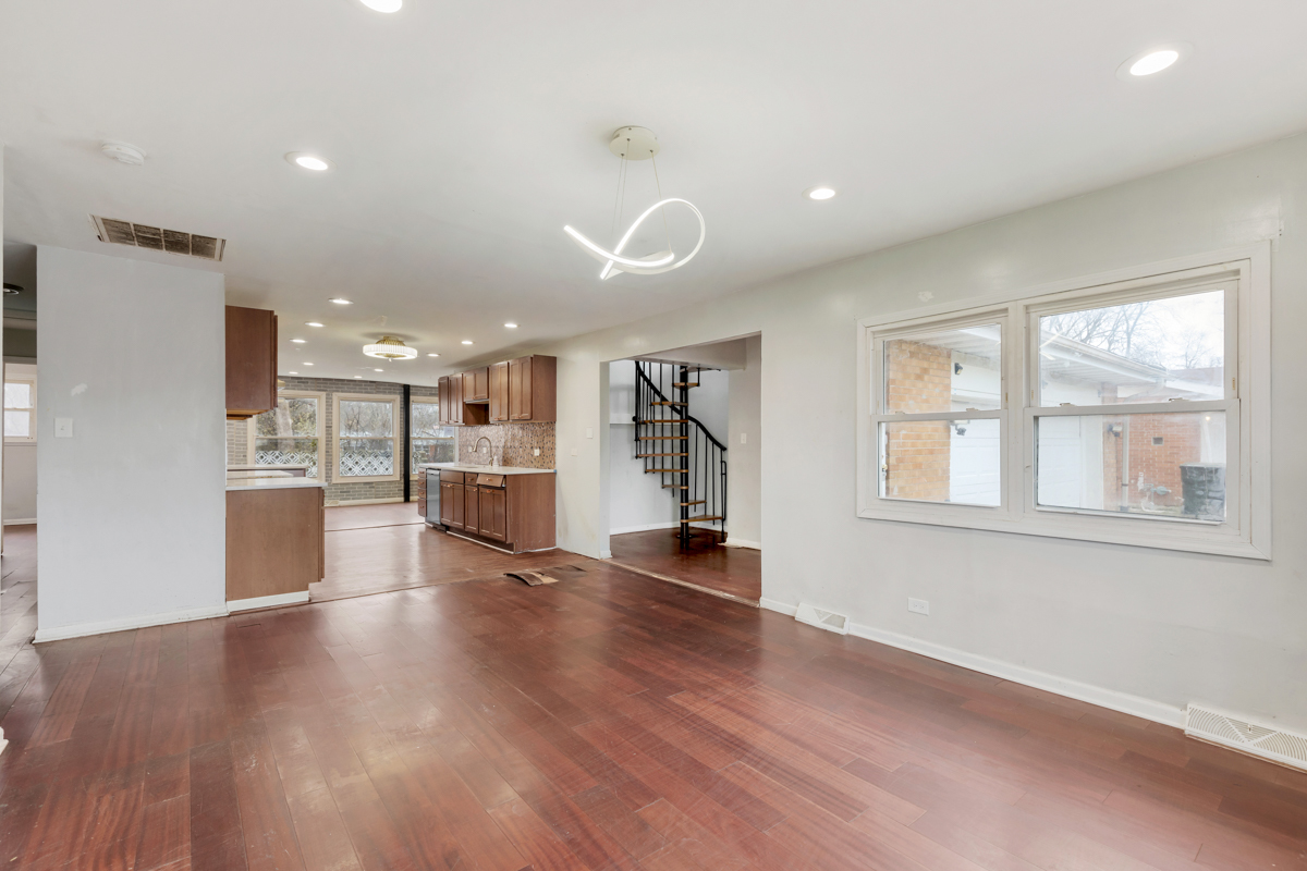 3205 Oak Court Property Photo 4