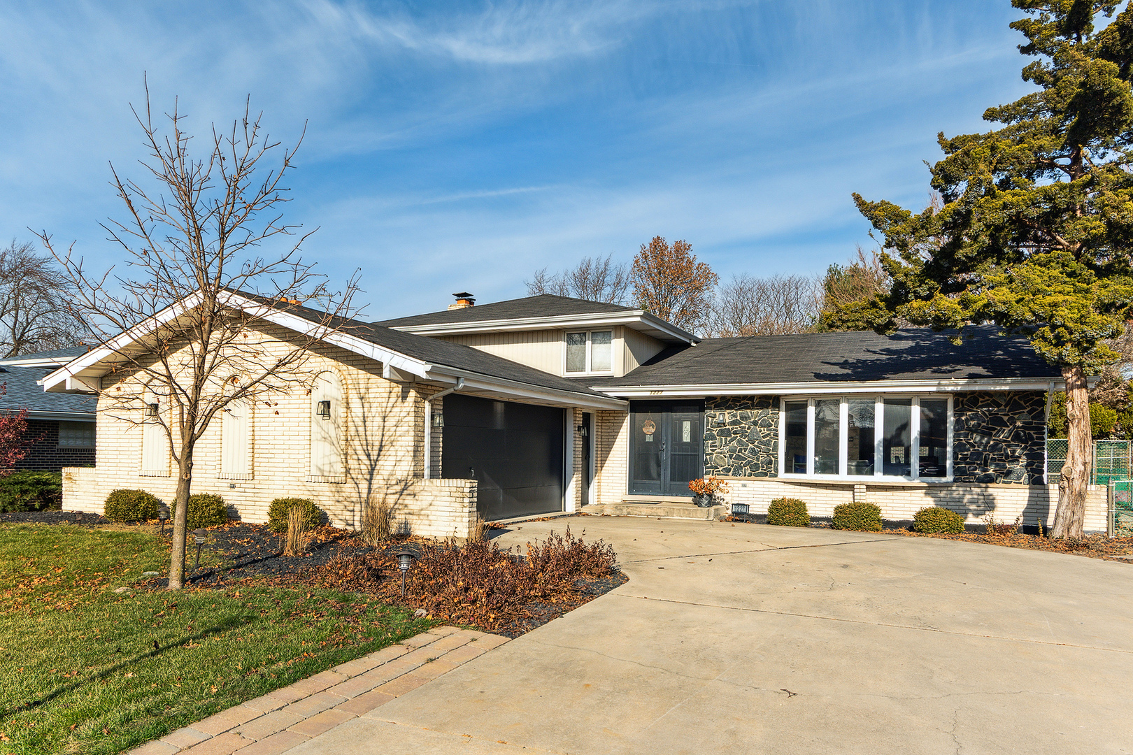1227 Timber Place Property Photo 1