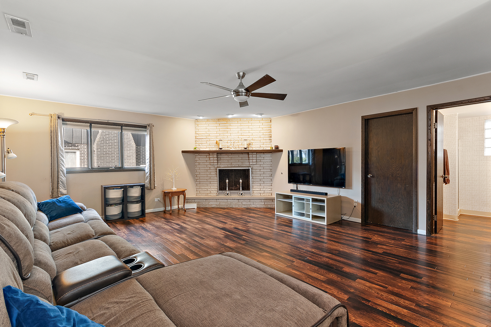 1227 Timber Place Property Photo 3