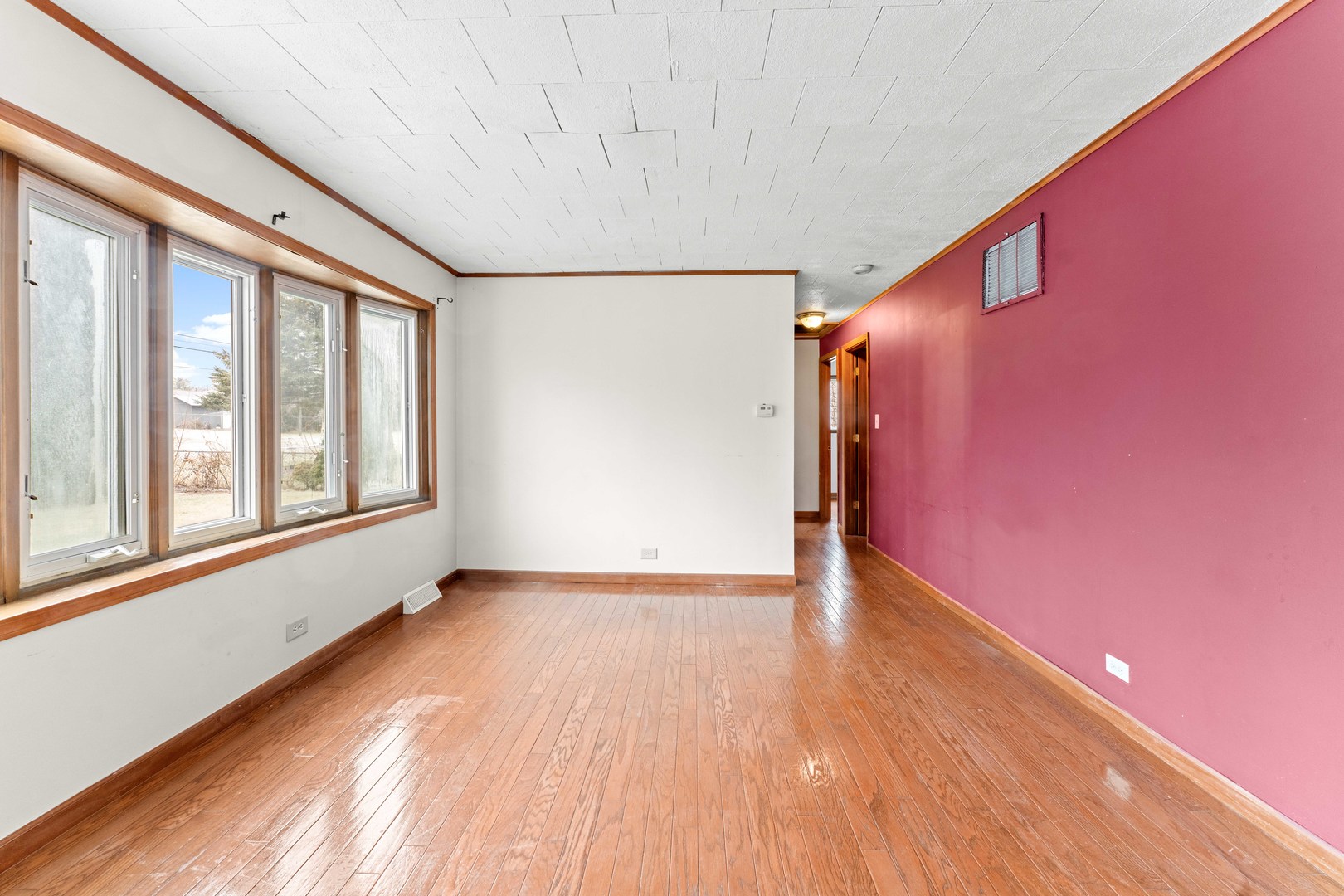 724 Junior Terrace Property Photo 4