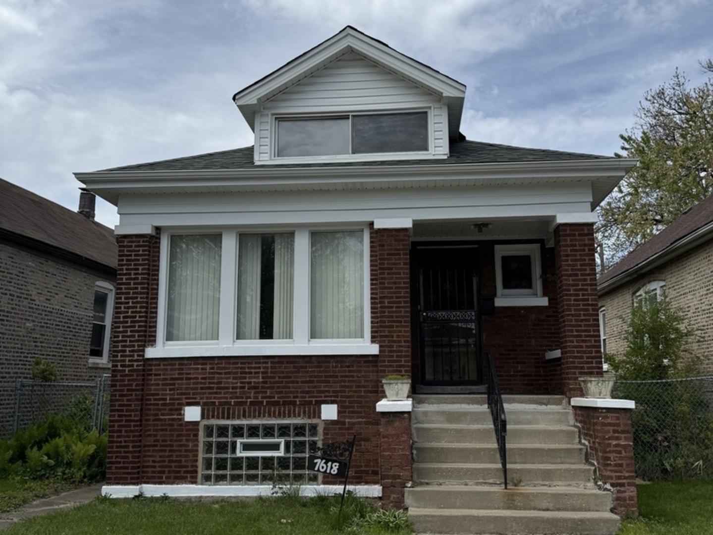 7618 S Rhodes Avenue Property Photo 1