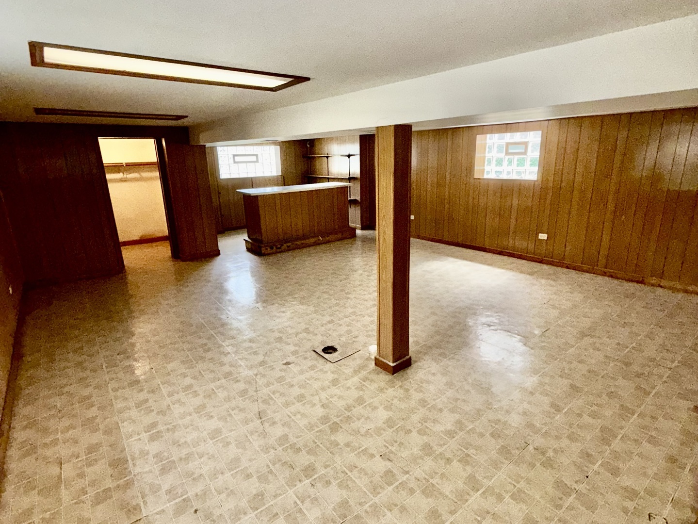 7618 S Rhodes Avenue Property Photo 4