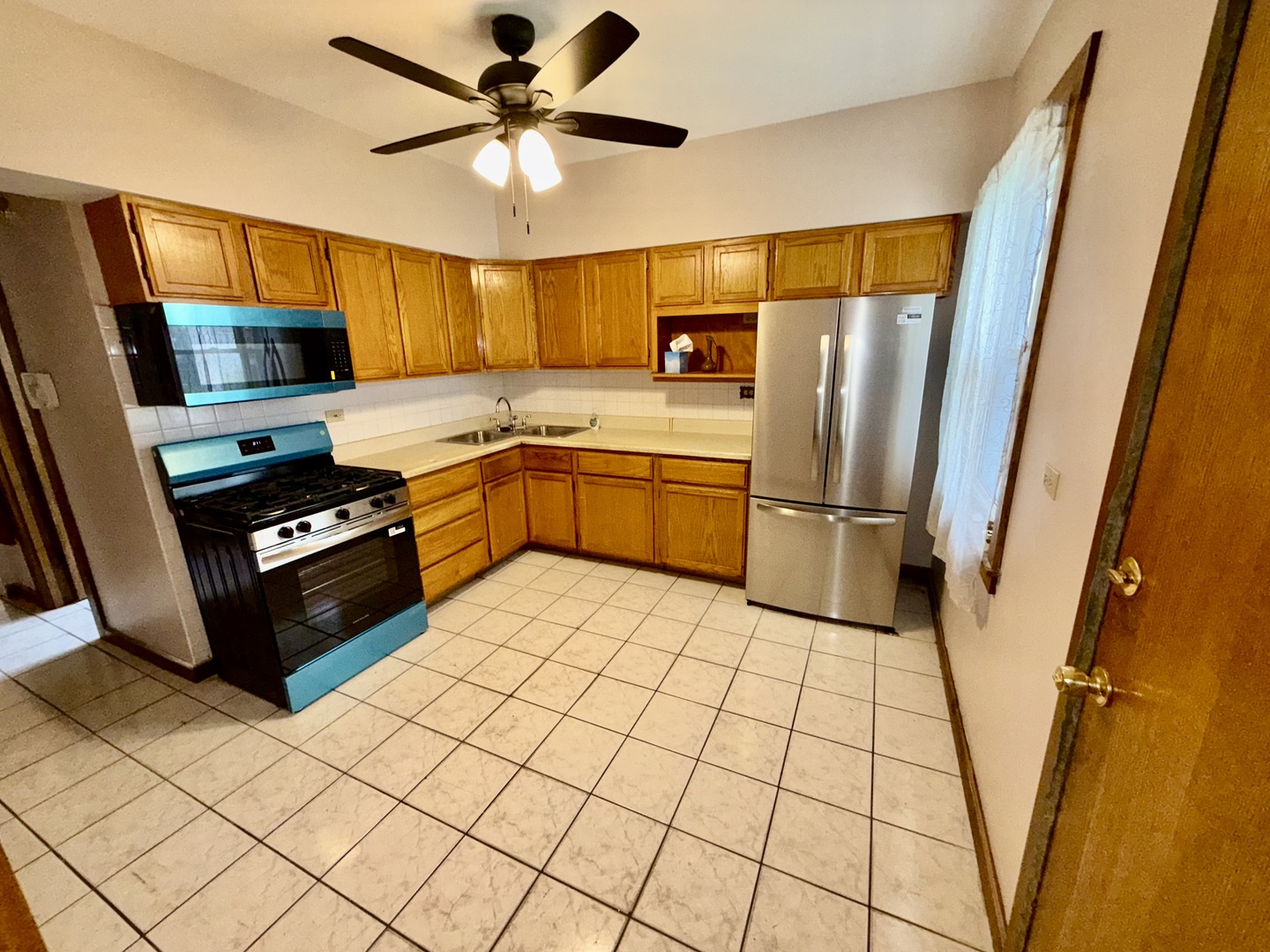 7618 S Rhodes Avenue Property Photo 11
