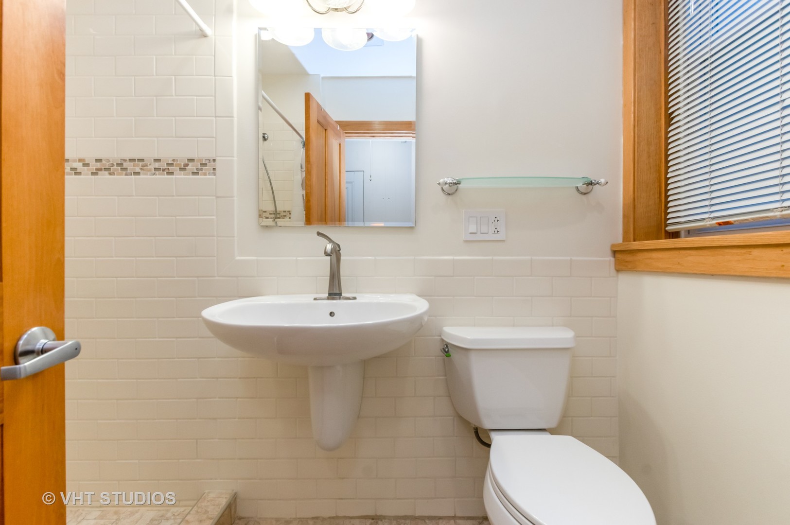 4516 N Troy Street Property Photo 8