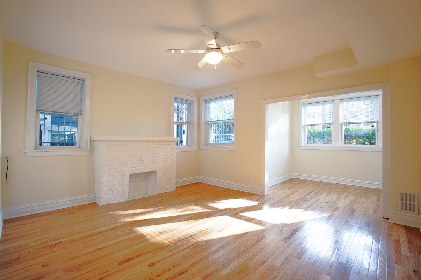4516 N Troy Street Property Photo 20