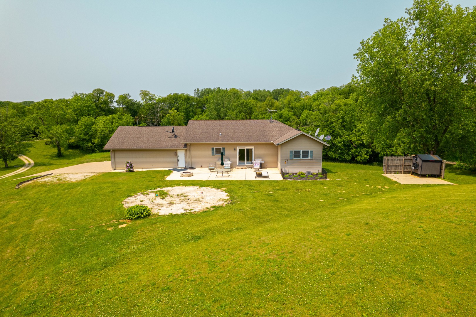 9304 Ellis Road Property Photo 4