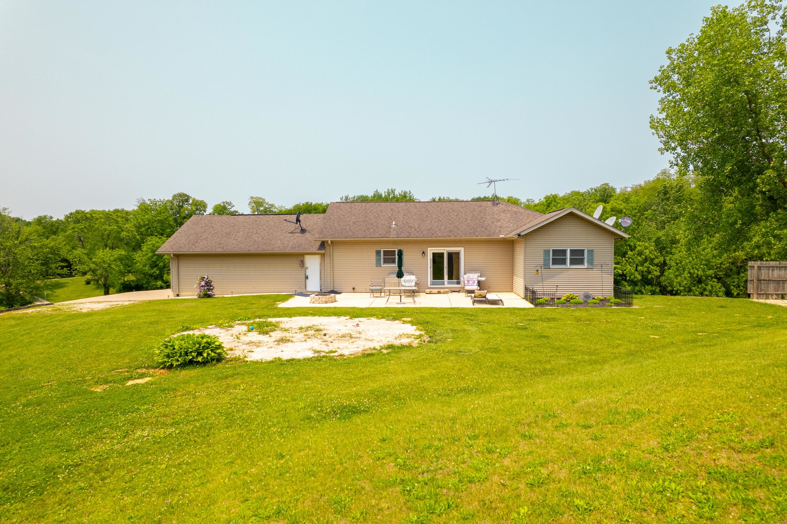 9304 Ellis Road Property Photo 5