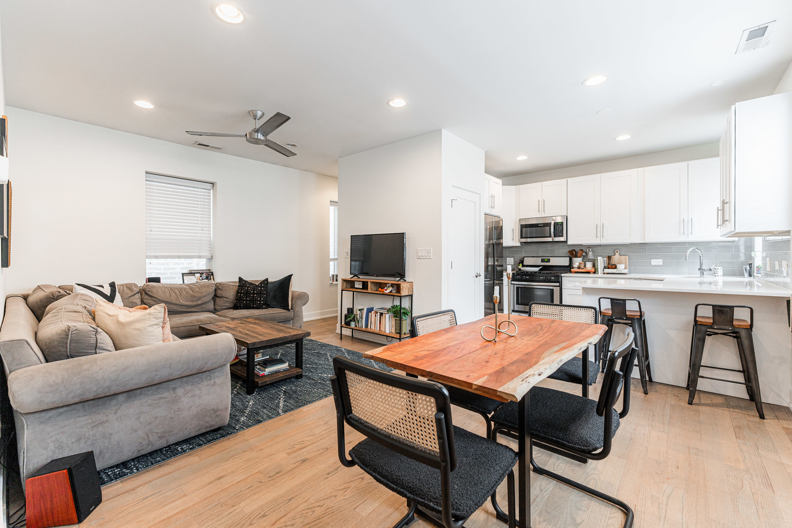 1407 N Bosworth Avenue Property Photo 2