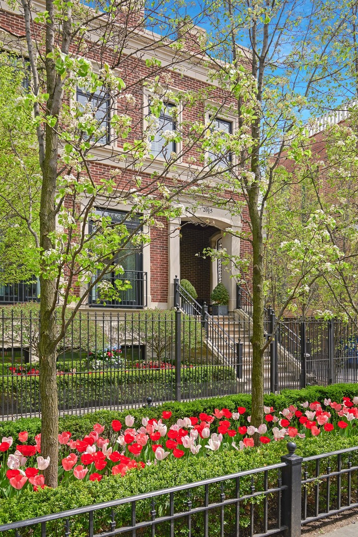 2015 N Dayton Street Property Photo 1
