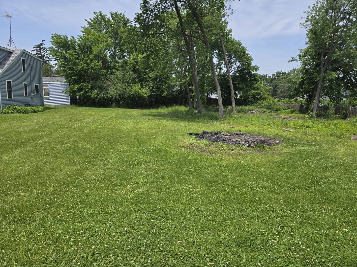 42644 N Lake Drive Property Photo 1