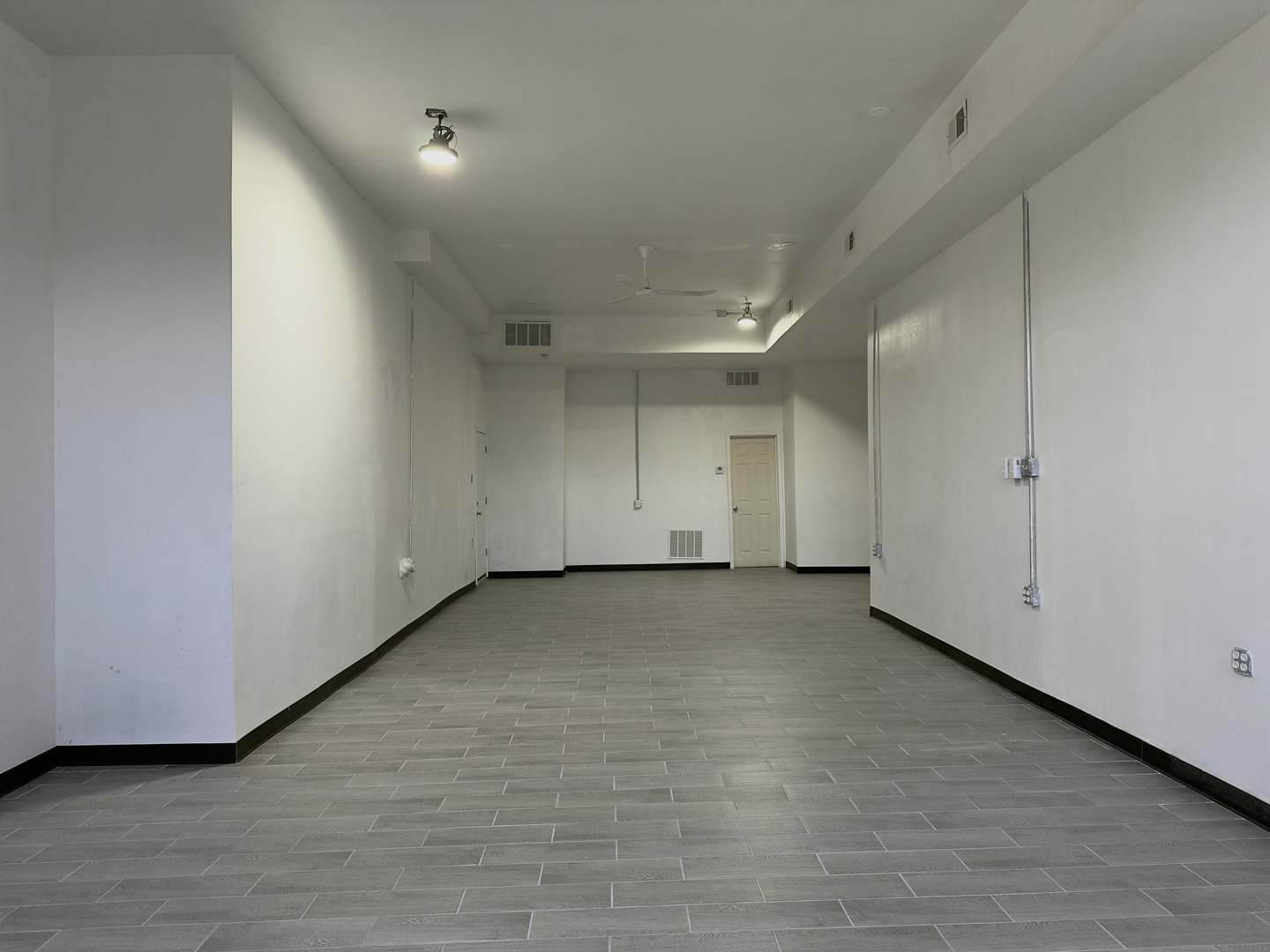 5002 W Division Street Property Photo 3
