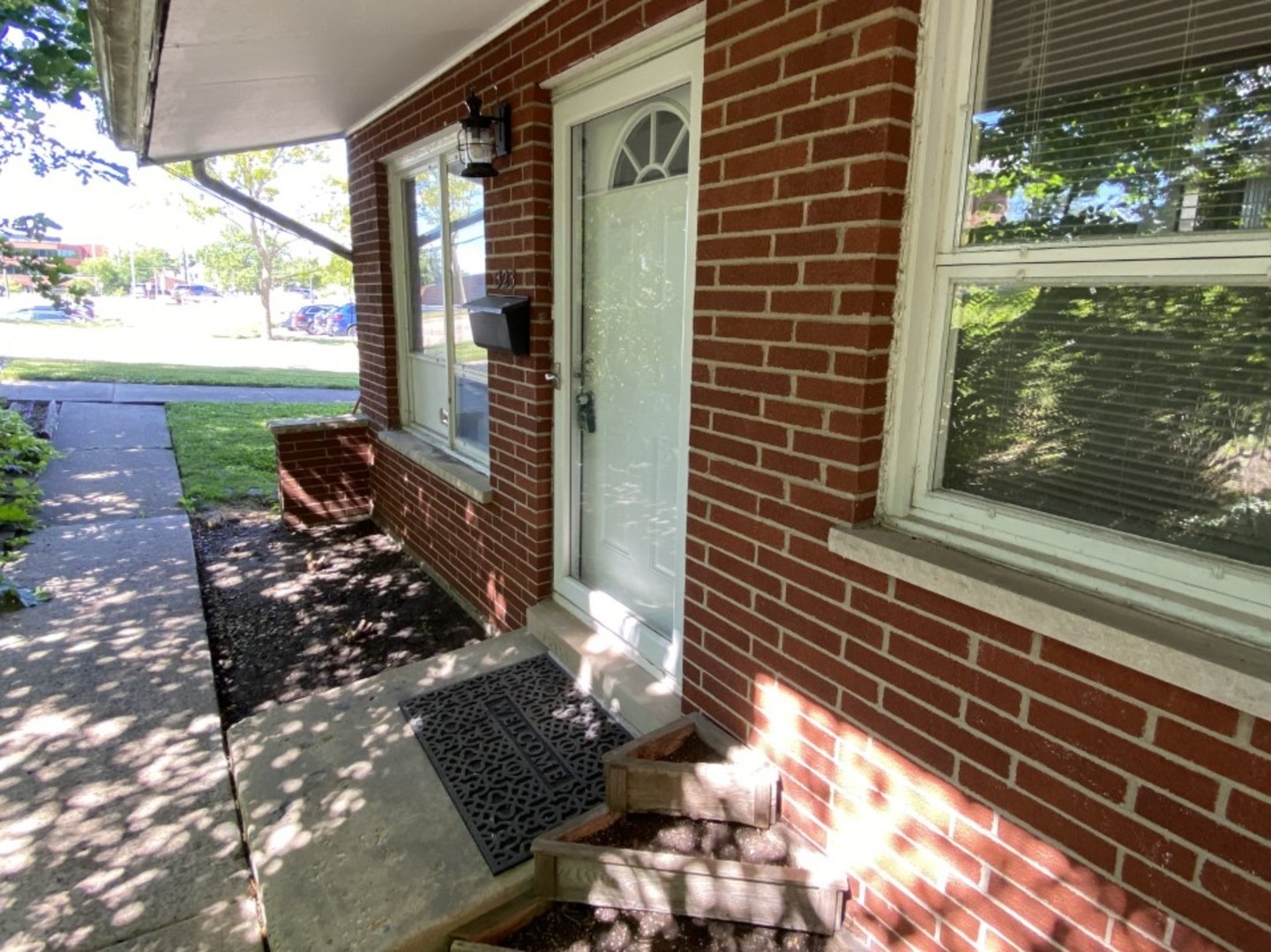 323 E Lake Street Property Photo 1