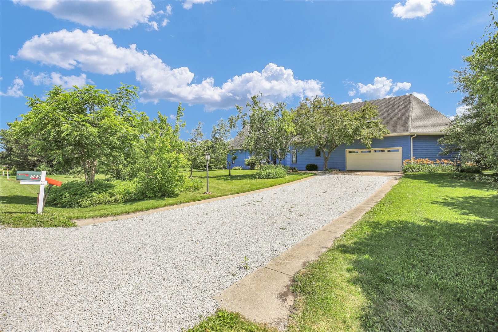 585 CR 1800 N Property Photo 1