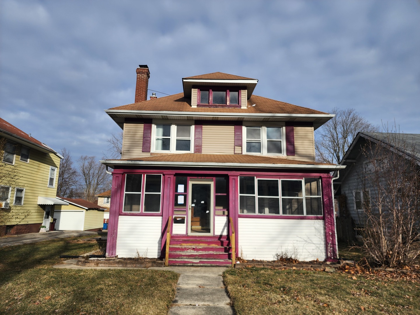 215 16th Street Property Photo 1