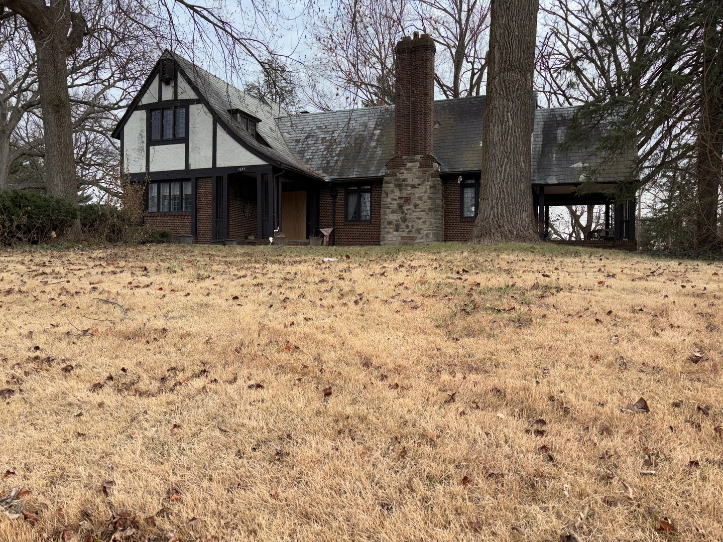 1645 N Vermilion Street Property Photo 4