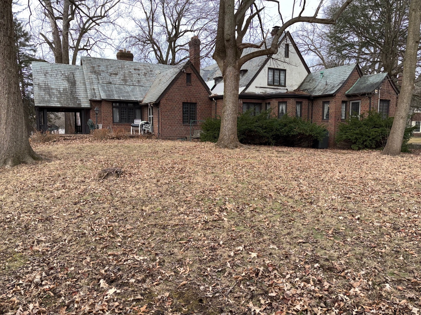 1645 N Vermilion Street Property Photo 8