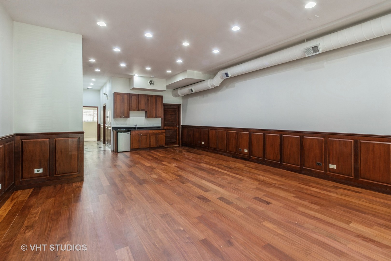 817 W Superior Street 1 Property Photo 10