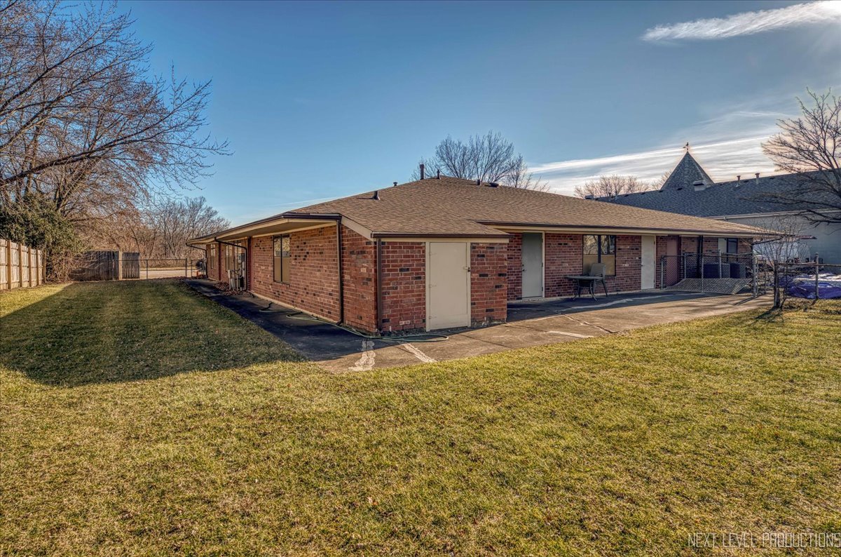 1030 Summerfield Dr Property Photo 5